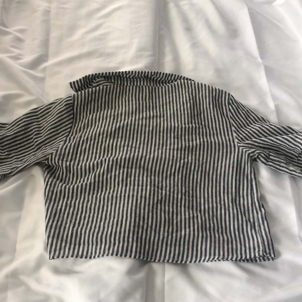 Button down - Picture 2 of 3